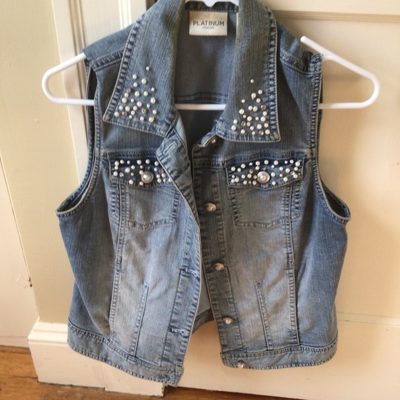 Chicos Light wash embellished denim vest in size 0 EUC - Picture 5 of 8